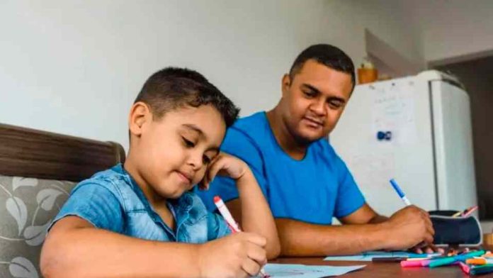 Cómo ayudar a sus hijos a aprender a seguir intentándolo Cómo ayudar a sus hijos a aprender a seguir intentándolo