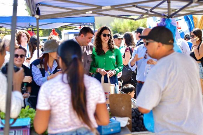 Ministra (s) de Salud entrega recomendaciones sanitarias en feria libre de Rancagua Ministra (s) de Salud entrega recomendaciones sanitarias en feria libre de Rancagua