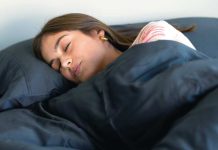 ¿Cómo dormir tapado sin sentir calor?