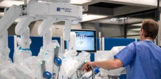 Aterriza en Chile moderno robot que promete cirugías más económicas, poco invasivas y a distancia