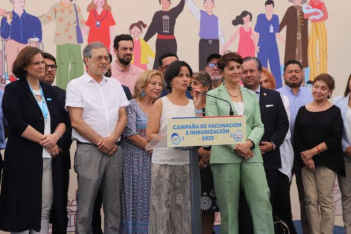 Consejo Médico de Clínicas de Chile A.G. hace un llamado a la población a la vacunación anticipada de cara al invierno Consejo Médico de Clínicas de Chile A.G. hace un llamado a la población a la vacunación anticipada de cara al invierno