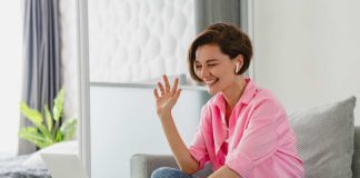 Equidad y desarrollo: el impacto del inglés en las oportunidades laborales de mujeres en Chile