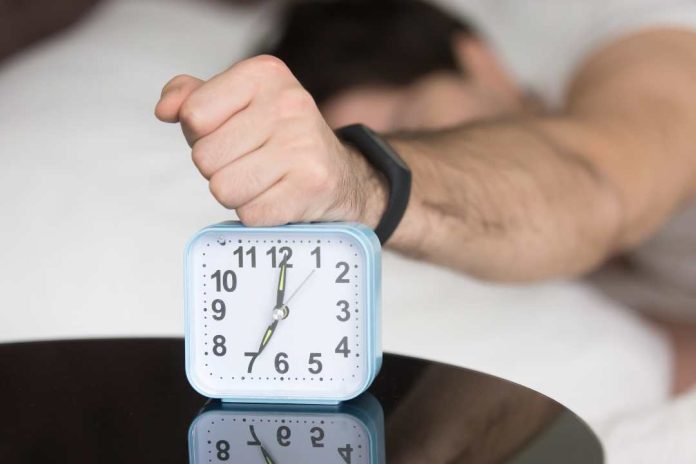 Nuevo horario de invierno Experto en Salud Ocupacional entrega consejos para enfrentar este cambio