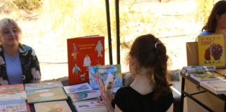 LA FERIA DEL LIBRO INFANTIL Y JUVENIL SANTIAGO EN 100 PALABRAS VUELVE PARA DESPEDIR EL VERANO