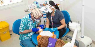 Ansiedad de niños frente a procedimientos dentales disminuye un 65% gracias a perros de asistencia