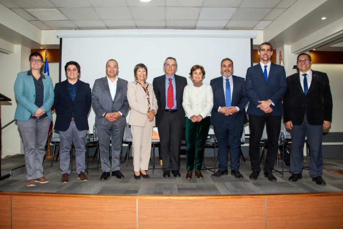 Autoridades y expertos en salud pública reflexionan en UDLA sobre atención primaria Autoridades y expertos en salud pública reflexionan en UDLA sobre atención primaria