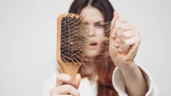 Caida cabello_655965 Otoño y caída del cabello: ¿renovación natural o señal de alerta?