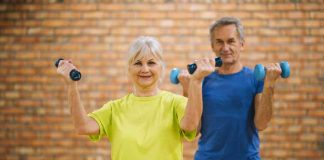 Consejos para mantener activas a las personas mayores en otoño