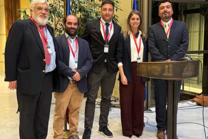 Crisis en el cuidado de personas mayores gremios alertan por impacto de decisión de la Dirección del Trabajo sobre los ELEAM Crisis en el cuidado de personas mayores: gremios alertan por impacto de decisión de la Dirección del Trabajo sobre los ELEAM