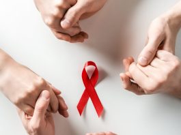 Jóvenes de 25 a 29 años lideran casos de VIH en Chile: organización mundial hace un llamado a reforzar educación sexual y uso del preservativo