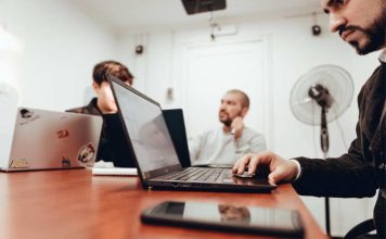 Envejecimiento laboral: un llamado urgente a capacitar y certificar a nuevos talentos Envejecimiento laboral: un llamado urgente a capacitar y certificar a nuevos talentos