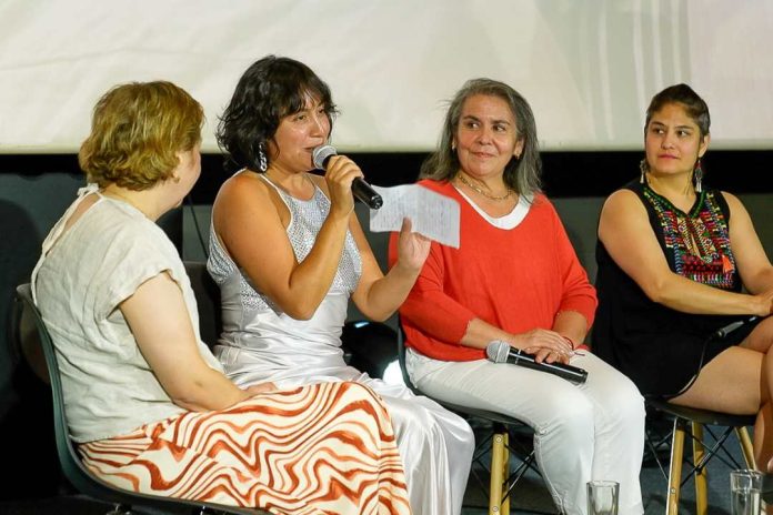 Estrenan documental nacional “Tejiendo Historias de Vida… y Sobrevida. Mujeres Unidas por el Cáncer de Mama” Estrenan documental nacional “Tejiendo Historias de Vida… y Sobrevida. Mujeres Unidas por el Cáncer de Mama”