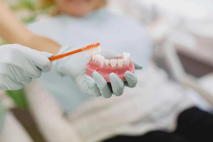 La salud bucal, una deuda pendiente: Más del 99% de los adultos mayores chilenos ha sufrido de caries