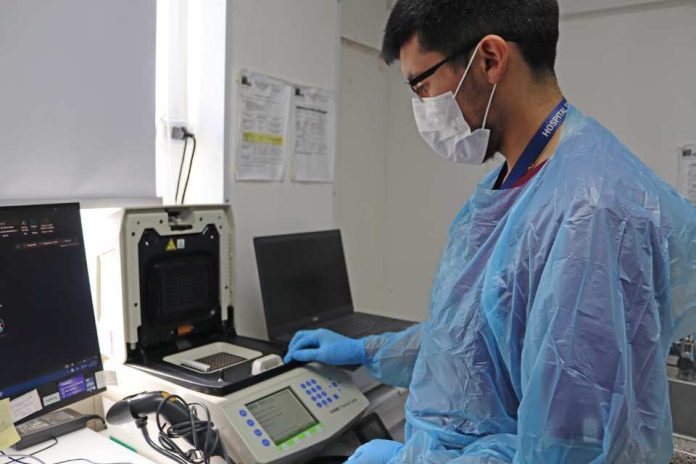 Laboratorio de Biología Molecular de Hospital de Coronel ha analizado más de 1.700 muestras