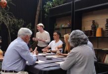 “Moldear barro para no quemarse”: la cerámica se instala como nueva estrategia de bienestar en empresas chilenas