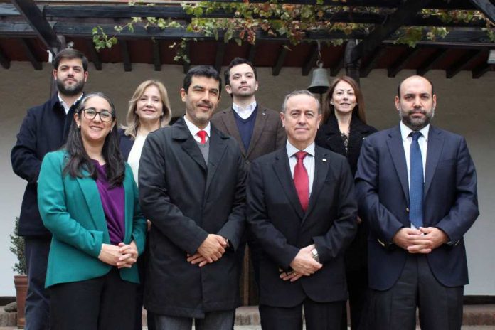 Nueva alianza entre empresa de salud y UNAB busca potenciar la empleabilidad en el sector