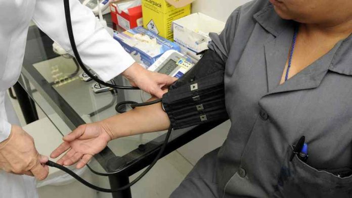 Nueva ley contempla derivar a pacientes no Ges a la red privada de salud cuando se incumplan tiempos de atención