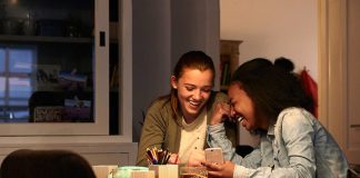 Signify recuerda la importancia de una luz de calidad en el hogar para evitar la fatiga ocular Signify recuerda la importancia de una luz de calidad en el hogar para evitar la fatiga ocular