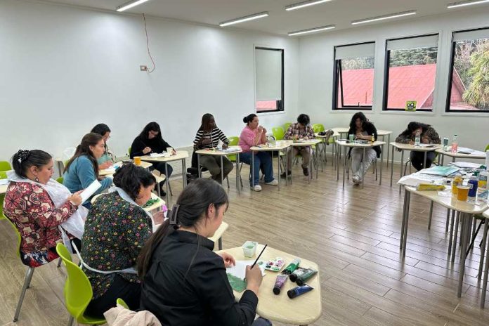 Taller de manejo del estrés mediante arteterapia busca mejorar el bienestar estudiantil