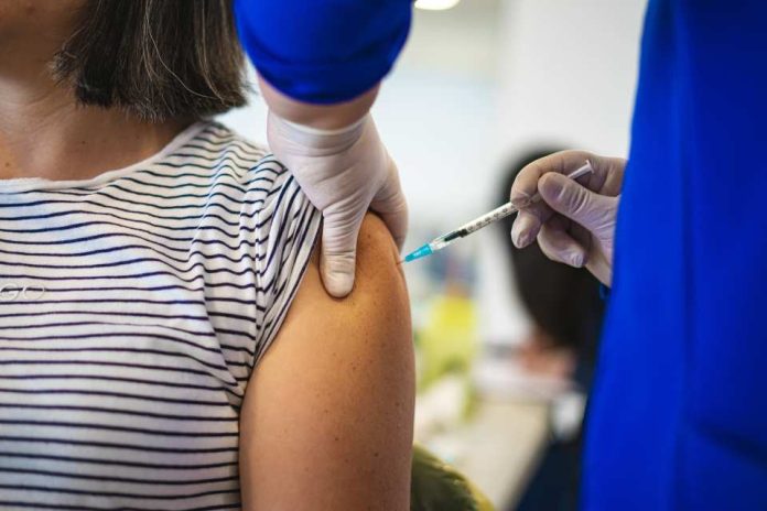 Científicos responden: ¿Por qué es tan importante vacunarse?