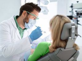 Flúor bajo la lupa: qué dice la evidencia y cómo se usa en Chile este aliado clave para cuidar la salud bucal Flúor bajo la lupa: qué dice la evidencia y cómo se usa en Chile este aliado clave para cuidar la salud bucal