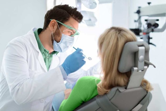 Flúor bajo la lupa qué dice la evidencia y cómo se usa en Chile este aliado clave para cuidar la salud bucal Flúor bajo la lupa: qué dice la evidencia y cómo se usa en Chile este aliado clave para cuidar la salud bucal