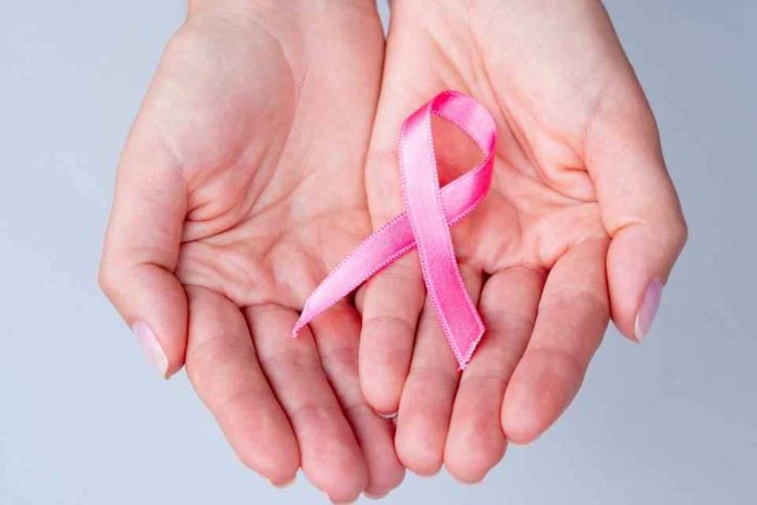 Más de mil mujeres con cáncer de mama quedan sin tratamiento tras decisión del MINSAL Organizaciones presentaron recurso de protección Más de mil mujeres con cáncer de mama quedan sin tratamiento tras decisión del MINSAL: Organizaciones presentaron recurso de protección