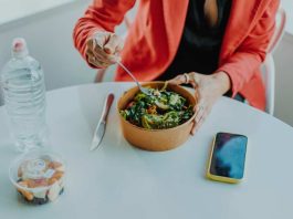 Una alimentación saludable en el trabajo mejora la productividad, reduce el ausentismo y fortalece la sostenibilidad Una alimentación saludable en el trabajo mejora la productividad, reduce el ausentismo y fortalece la sostenibilidad
