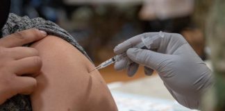 ¿Brazo izquierdo o derecho? Especialista aclara si importa dónde nos pongamos la vacuna