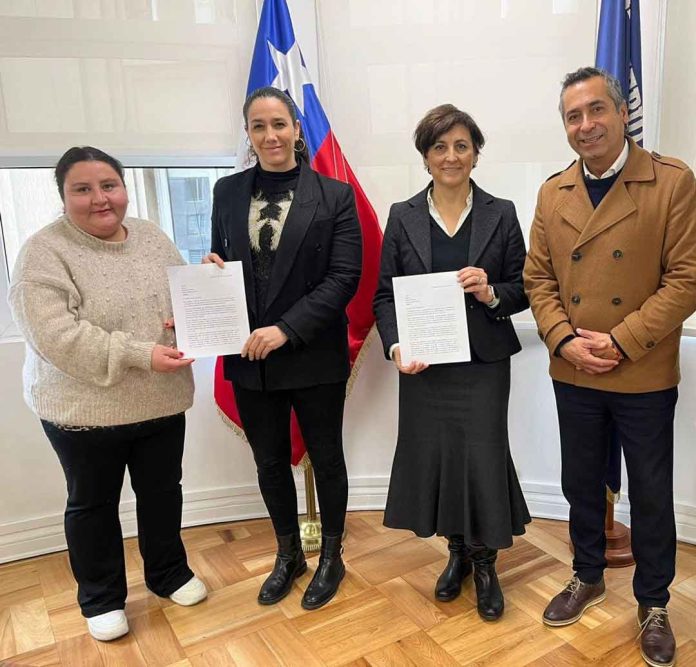 Agrupación de pacientes FELCH se reúne con la Ministra de Salud y recibe apoyo parlamentario para solicitar acceso a tratamientos Agrupación de pacientes FELCH se reúne con la Ministra de Salud y recibe apoyo parlamentario para solicitar acceso a tratamientos