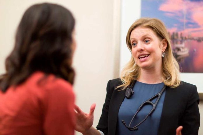 Cáncer antes de los 40 Experta de Mayo Clinic comparte 3 temas que los pacientes más jóvenes suelen querer discutir Cáncer antes de los 40: Experta de Mayo Clinic comparte 3 temas que los pacientes más jóvenes suelen querer discutir