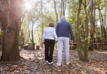 Desde llamarlos «abuelitos» hasta asumir dependencia: ¿Qué es el maltrato estructural a las personas mayores? Desde llamarlos "abuelitos" hasta asumir dependencia: ¿Qué es el maltrato estructural a las personas mayores?
