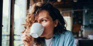 Estudio revela que tomar café podría ayudar a cuidar tu hígado