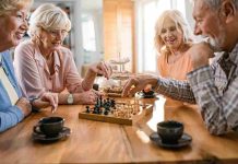 Juegos de mesa en adultos mayores, una forma lúdica de cuidar la mente y el corazón Juegos de mesa en adultos mayores, una forma lúdica de cuidar la mente y el corazón