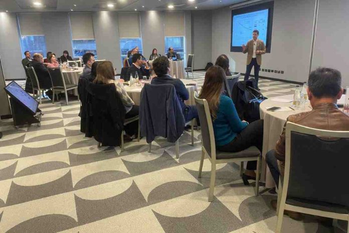 Nefrólogos, expertos y asociaciones de dializados se comprometen a impulsar una terapia de diálisis que mejora la calidad de vida de los pacientes Nefrólogos, expertos y asociaciones de dializados se comprometen a impulsar una terapia de diálisis que mejora la calidad de vida de los pacientes