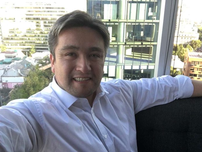 Entre ternura y agotamiento: la verdad incómoda sobre el cuidado en Chile que ningún candidato presidencial quiere enfrentar