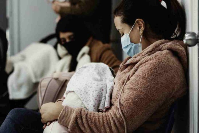 Alza de virus respiratorios reactiva consulta sobre lactancia en madres enfermas
