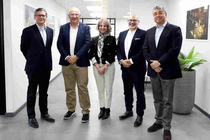 Universidad Mayor y Atrys Chile formar compendio para introducir más tecnología en la formación en salud 