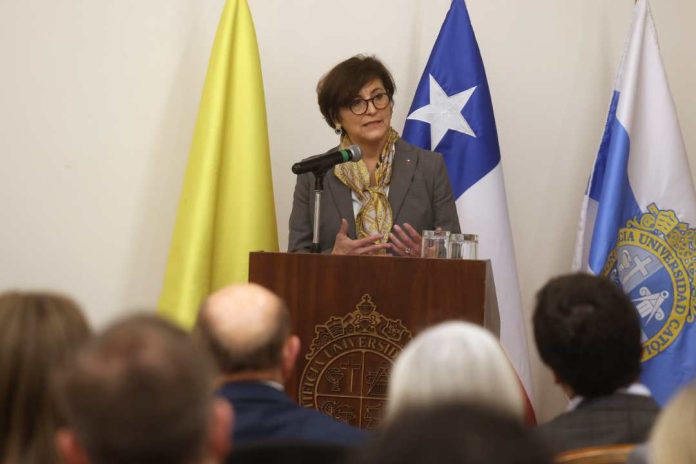 Avanzan los compromisos de la Ley de Presupuestos con nuevos recursos para seguir reduciendo las listas de espera Avanzan los compromisos de la Ley de Presupuestos con nuevos recursos para seguir reduciendo las listas de espera