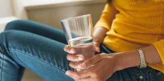 Chile bebe 3 veces más bebidas azucaradas que el promedio mundial mientras el agua embotellada sigue siendo un lujo