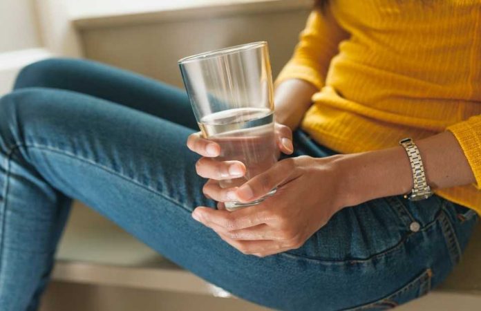 Chile bebe 3 veces más bebidas azucaradas que el promedio mundial mientras el agua embotellada sigue siendo un lujo Chile bebe 3 veces más bebidas azucaradas que el promedio mundial mientras el agua embotellada sigue siendo un lujo