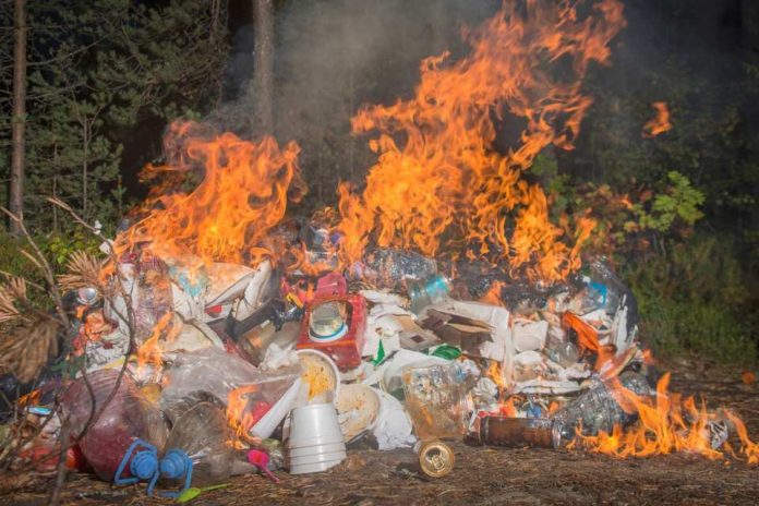 Incendios con basura elevan el riesgo ambiental y sanitario