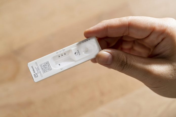 Nuevo test casero detecta COVID-19 o influenza en solo 15 minutos Nuevo test casero detecta COVID-19 o influenza en solo 15 minutos