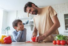 Padres subestiman el sobrepeso y la obesidad infantil: sólo un 14% lo percibe, pero afecta a casi el 52% de los niños en Chile Padres subestiman el sobrepeso y la obesidad infantil: sólo un 14% lo percibe, pero afecta a casi el 52% de los niños en Chile