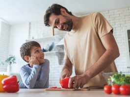 Padres subestiman el sobrepeso y la obesidad infantil: sólo un 14% lo percibe, pero afecta a casi el 52% de los niños en Chile Padres subestiman el sobrepeso y la obesidad infantil: sólo un 14% lo percibe, pero afecta a casi el 52% de los niños en Chile