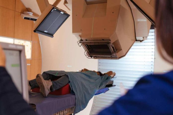 10 años y 10 mil vidas Expertas de Mayo destacan la trayectoria y el futuro de la terapia con haz de protones y partículas en Mayo Clinic 10 años y 10 mil vidas: Expertas de Mayo destacan la trayectoria y el futuro de la terapia con haz de protones y partículas en Mayo Clinic