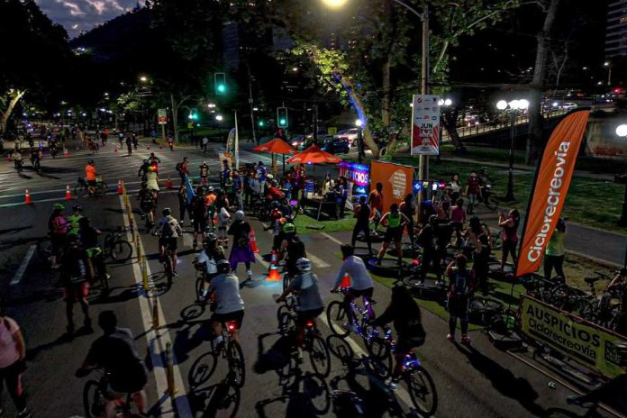 CON LLAMADO A LA PREVENCIÓN DEL CÁNCER DE MAMA SE REALIZARÁ UNA NUEVA VERSIÓN DE LA CICLORECREOVÍA NOCTURNA CON LLAMADO A LA PREVENCIÓN DEL CÁNCER DE MAMA SE REALIZARÁ UNA NUEVA VERSIÓN DE LA CICLORECREOVÍA NOCTURNA