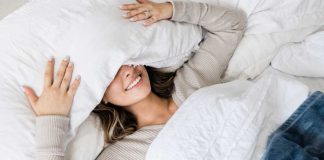 Cambio de hora y salud: neuróloga explica cómo afecta el sueño y entrega claves para un buen descanso