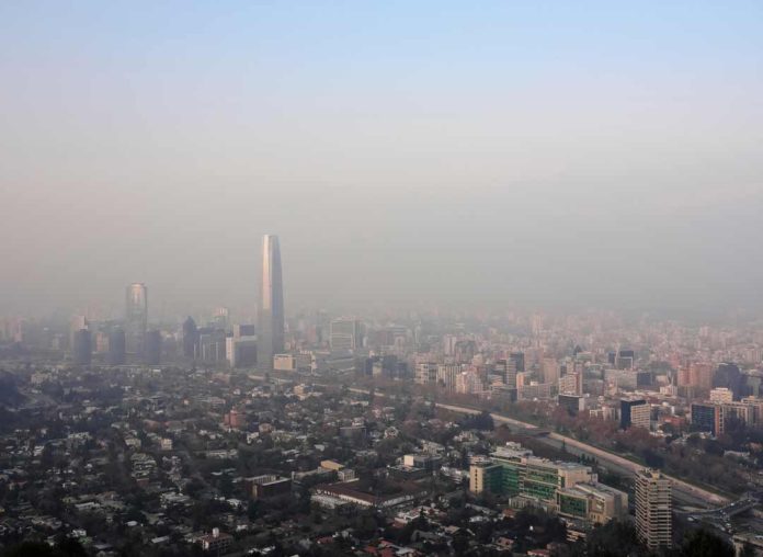 Contaminación del aire en Santiago podría aumentar riesgo de Alzheimer y afectar la memoria, según estudio Contaminación del aire en Santiago podría aumentar riesgo de Alzheimer y afectar la memoria, según estudio