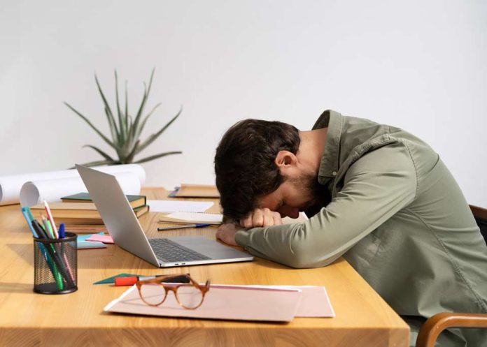El 60% de los trabajadores duerme menos de 7 horas al día debido a las preocupaciones y el estrés